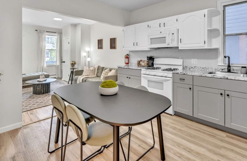 Hackensack River Waterfront Apartment | Getaway Private 2 Bedroom Apt Near NYC