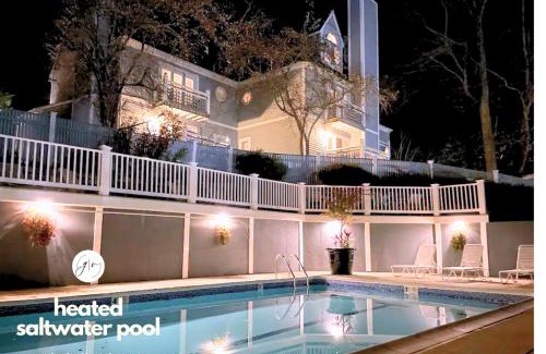Norwich Villa | Getaway Villa- 3 mins to Mohegan- Fully Stocked with Two Full Beds & Fireplace- Jacuzzi, Saltwater Pools, Sauna
