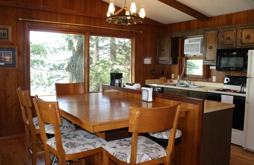 Glenwood House | Giant Oak Cabin - A perfect lakeside retreat
