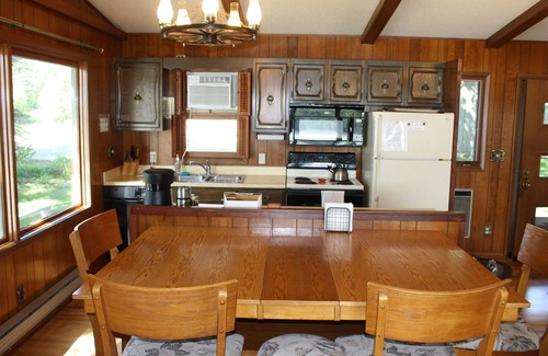 Glenwood House | Giant Oak Cabin - A perfect lakeside retreat