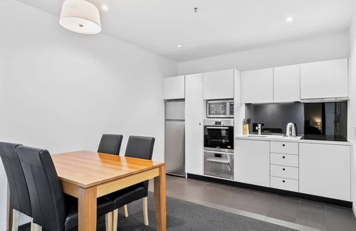 Sullivan's Cove Apartment | Gibson's Mill waterfront warehouse apartment - 204