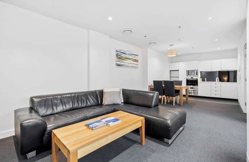 Sullivan's Cove Apartment | Gibson's Mill waterfront warehouse apartment - 204