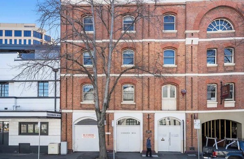 Sullivan's Cove Apartment | Gibson's Mill waterfront warehouse apartment - 204