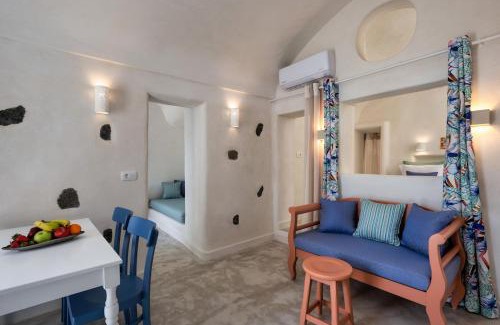 Megalochori House | Gilbert's Cave with cave jacuzzi