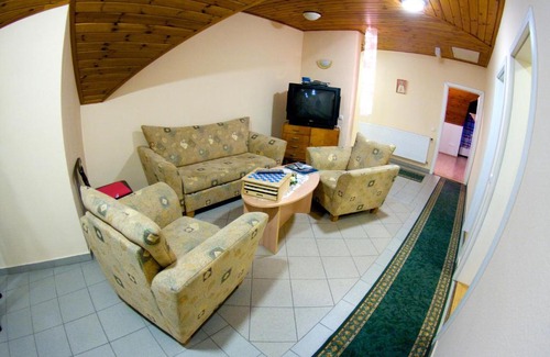 Pilisvorosvar Bed & Breakfast | Gilde Panzió