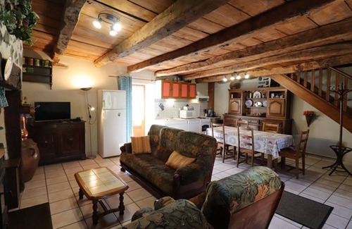 Anglards-de-Salers Cottage | Gite Anglards-de-Salers, 2 bedrooms, 4 persons