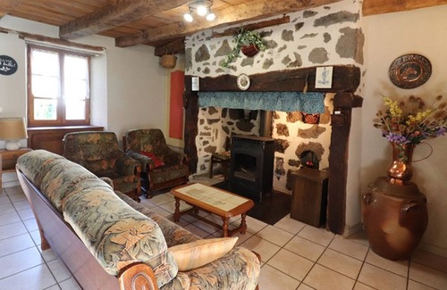 Anglards-de-Salers Cottage | Gite Anglards-de-Salers, 2 bedrooms, 4 persons