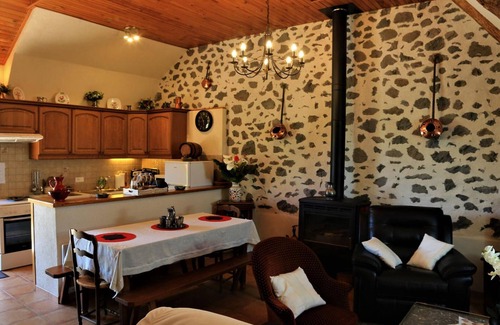 Anglards-de-Salers Cottage | Gite Anglards-de-Salers, 2 bedrooms, 4 persons