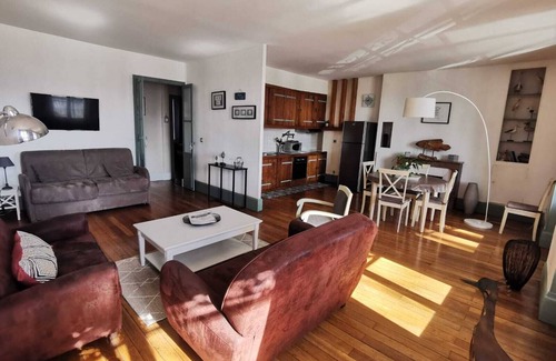 Bourgogne Apartment | Gîte Appart "Les Oiseaux" with view of the Loire River