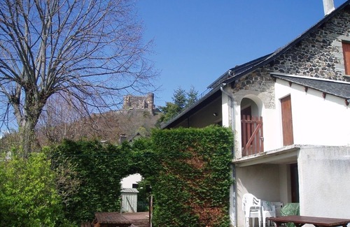 Murol House | Gite at the foot of Murol castle near lake chambon pets welcome