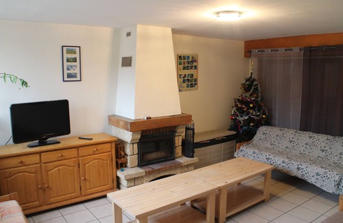 Murol House | Gite at the foot of Murol castle near lake chambon pets welcome