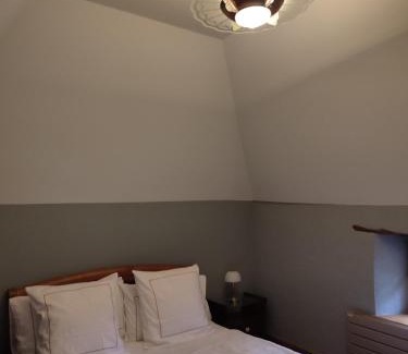 Chateauneuf House | Gite, chambre d hôte L échoppe est belle