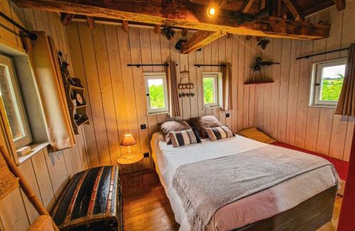 Monlezun Bed & Breakfast | Gite Chambre d'hotes insolite dans un pigeonnier à 5 minutes de Marciac Gers