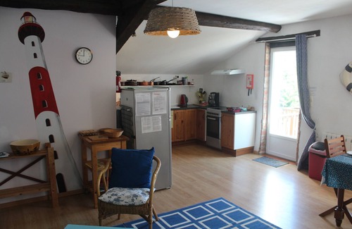 Saverdun Apartment | Gite Ciel - sunny gite overlooking heated pool and gardens.