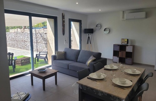 Couzon Cottage | Gite Couzon, 1 bedroom, 2 persons