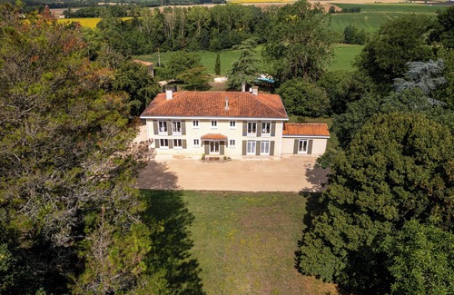 Sainte-Hermine House | Gite D'exception en Vendée Jusqu'à 25 Personnes