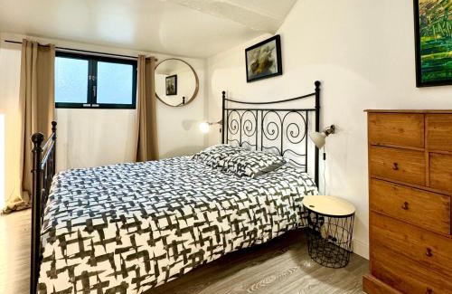 Vernou-sur-Brenne Apartment | GITE DANINOU; meublé 3 chambres avec terrasse (1er étage du château) , salon et cuisine ouverte