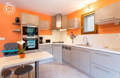 Les Marches House | Gite DE Maltaverne - LES Marches