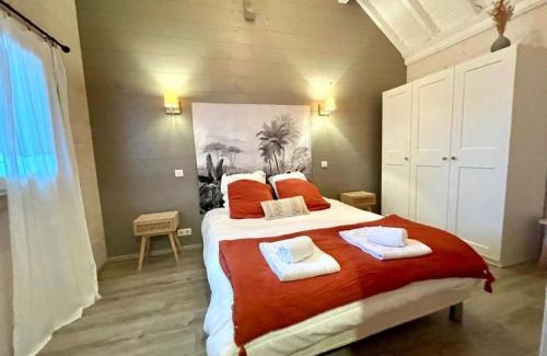 Gigny-sur-Saone Villa | Gite de Mortagne, Chalet avec Piscine - BY PRIMO C0NCIERGERIE