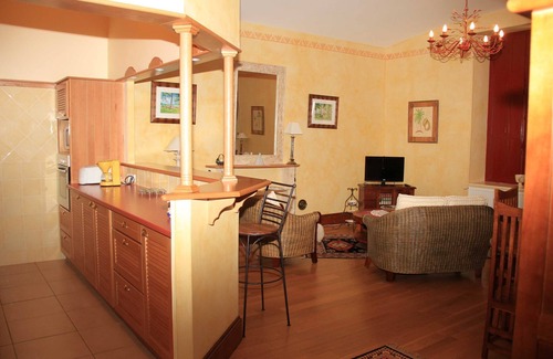 Leyritz-Moncassin Cottage | GITE DU CHATEAU, burgundy area, spas, wine route.