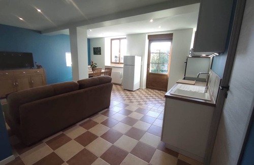 Saint-Didier Cottage | Gîte du Lynx, renovated farmhouse with a great view