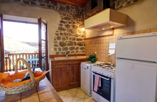 Essertines-en-Chatelneuf Cottage | Gite Essertines-en-Châtelneuf, 2 bedrooms, 6 persons