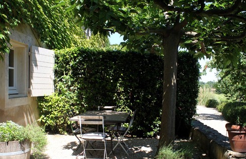 Maubec Apartment | Gîte Figuier - in the Provencal farmhouse of Domaine Faverot