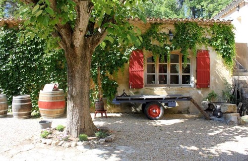 Maubec Apartment | Gîte Figuier - in the Provencal farmhouse of Domaine Faverot
