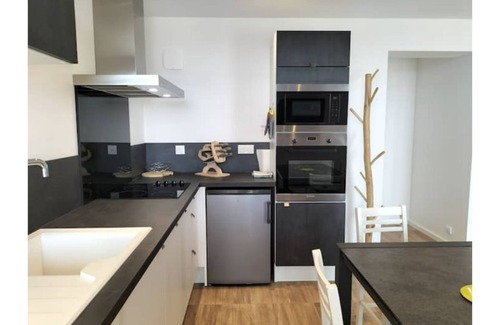 Le Ru Apartment | Gîte Île Grande T2, sea view 200m from the beach