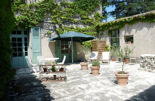 Banne Apartment | Gite in old house in vineyard.