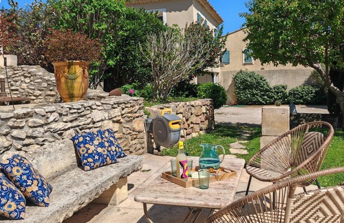 Aureille House | Gîte in the Alpilles in Provence