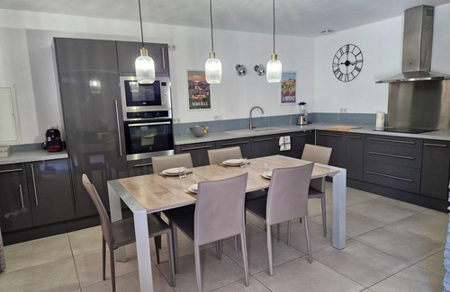 Aureille House | Gite in the heart of the Alpilles - lemasdeslauriers@gmail.com