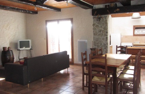Allemond House | GITE LA BALMETTE A 12 MN EAU D'OLLE EXPRESS - Sleeps 8 or 16