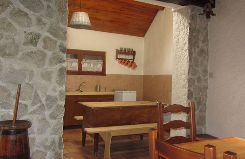 Allemond House | GITE LA BALMETTE A 12 MN EAU D'OLLE EXPRESS - Sleeps 8 or 16