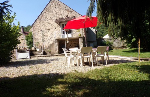 Magny House | Gite "La Méluzine" by the river, Avallon, Vézelay, Morvan