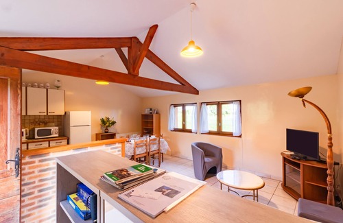 Saint-Perdoux House | Gîte La Vue Verdoyante - ideal for 2 adults & 2 children - 9 km from Figeac