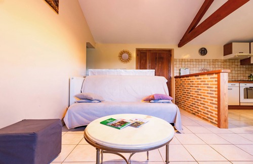 Saint-Perdoux House | Gîte La Vue Verdoyante - ideal for 2 adults & 2 children - 9 km from Figeac