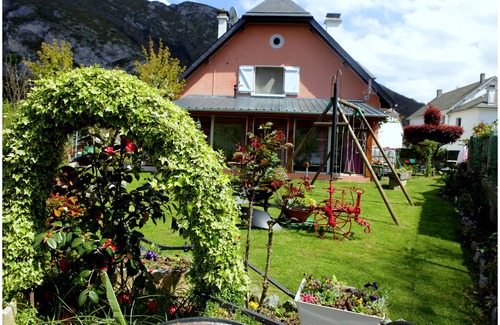 Lourdes Apartment | Gîte "le Béout": At the Foot of the Pyrenees, 3km from Lourdes