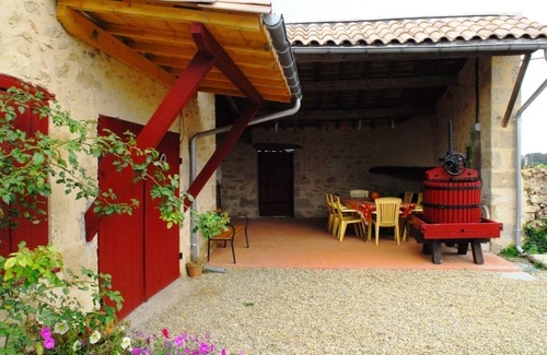 Barsac Cottage | Gite ' le Vieux Pressoir * ' with swimming pool, children's playground,