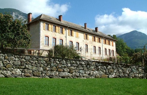 Thoiry House | Gite located 19km from Aillon le Jeune (family resort with 39km of slopes with the Margériaz) and 21