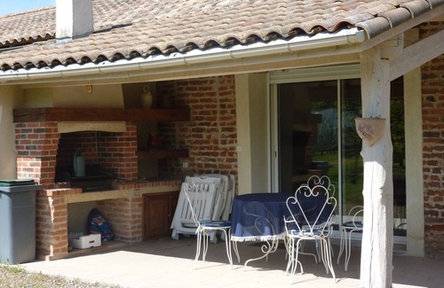 Castelferrus Cottage | Gite on closed wooded grounds