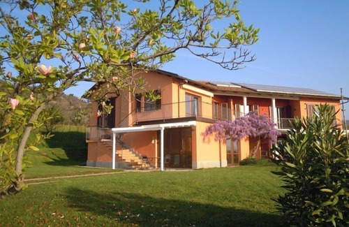 San Secondo di Pinerolo House | Gîte on the hill, for all-season living, with swimming pool in summer