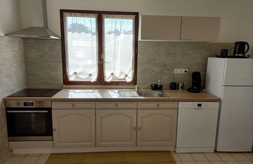 Pierres House | Gîte on the banks of the Eure. Ideal for families with 2 bedrooms and private garden.