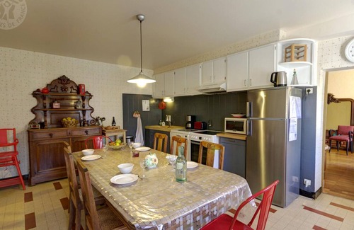 Saint-Symphorien-de-Lay Cottage | Gite Saint-Symphorien-de-Lay, 2 bedrooms, 4 persons