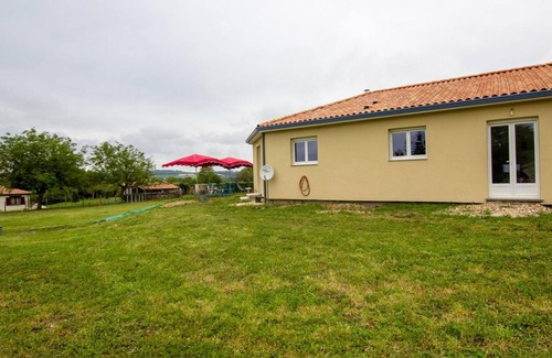 Tocane-Saint-Apre Cottage | Gite Tocane-Saint-Apre, 2 bedrooms, 4 persons