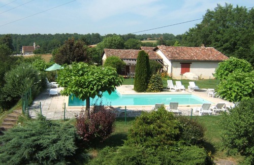 Saint-Marcory Condo | Gîte with swimming pool, playground, green space.