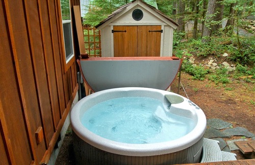 Warnick Cabin | Glacier Springs Cabin #bedrooms, 2 Baths - hot Tub! Pet Friendly!