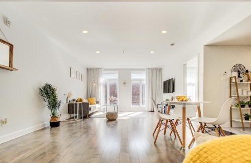 Latin Quarter Apartment | Glamorous 1BR in Downtown MTL 28