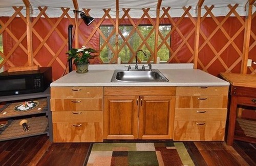 Hawaiian Acres Cottage | "Glamping" at its finest with wrap around lanai and jetted tub