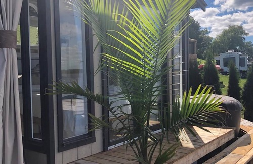 Plantagenet House | Glamping at the Cabana!